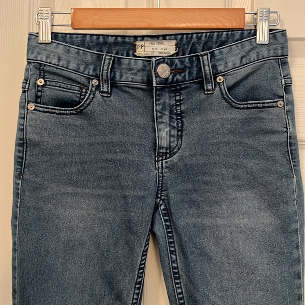 Free People Medium Wash Medium‎ Rise Distressed Skinny Jeans Size 25 Stretch